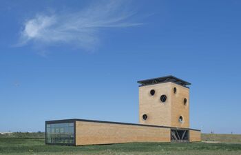 Het Inspiratiecentrum op de Brouwersdam bij het Grevelingenmeer. Foto door Architectenbureau Paul de Ruiter