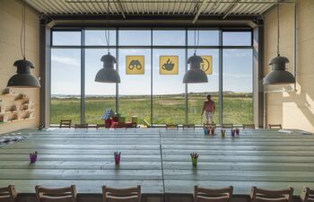 Het Inspiratiecentrum op de Brouwersdam bij het Grevelingenmeer. Foto door Architectenbureau Paul de Ruiter