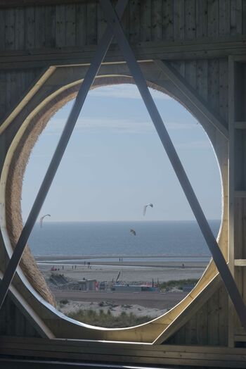 Het Inspiratiecentrum op de Brouwersdam bij het Grevelingenmeer. Foto door Architectenbureau Paul de Ruiter