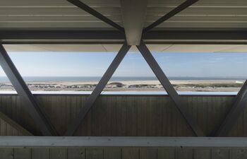 Het Inspiratiecentrum op de Brouwersdam bij het Grevelingenmeer. Foto door Architectenbureau Paul de Ruiter