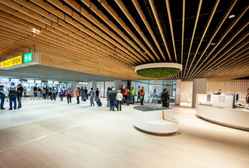 Het nieuwe interieurontwerp van de Schiphol security check, door MV Architects.