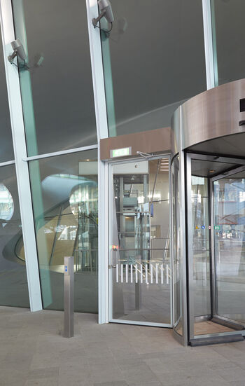 IGG-vluchtdeur / mindervalide toegang v.v. EMD-F draaideuraandrijving.