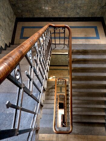 De gerenoveerde trap.