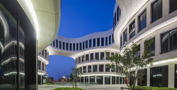 MVRDV levert in Shanghai The Flower Building op