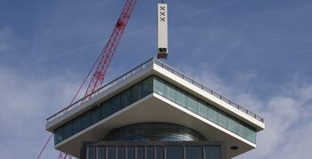 Windvaan ventileert delen voormalige Shell toren in Amsterdam