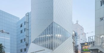 Parkeertoren als ‘zeilboot op de rivier’