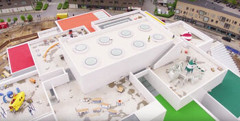 Vogelvlucht over het LEGO House