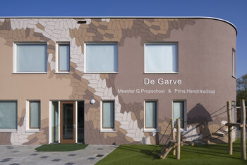 MSG De Garve  bekleed met  vlakvullende  vijfhoeken