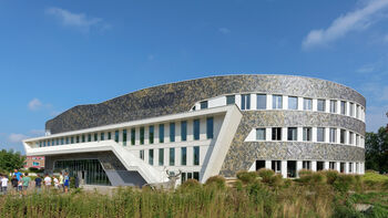 Aluminium gevel maakt school gezonder, duurzamer en mooier