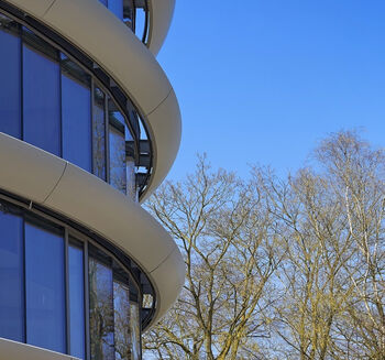 Volledig glazen gevel Triodos bereikt hoogtepunt