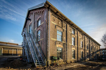 Streep door woningen Hembrugterrein