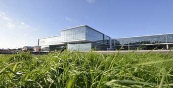 Glas  blikvanger in ultra duurzame Lely Campus