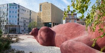 Leegstaand kantoorgebouw in Arnhem wordt hotel