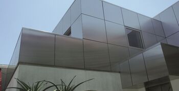 Hunter Douglas introduceert optisch gesloten geventileerd gevelbekledingssysteem