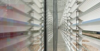 Samyn ontwerpt tweede huid façade met innovatief glas