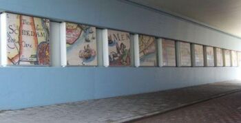 Spoorviaduct Schiedam verfraaid met historisch tegeltableaus