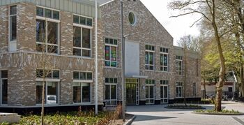 Koning opent nieuwbouw Nieuwe Baarnsche School