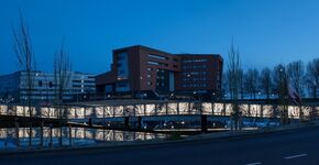 Golvende brug in Beukenhorst Hoofddorp