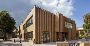 Het alleskunner schoolgebouw