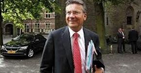 Verhagen: 'Renovatie scholen kan bouwsector aan werk helpen'