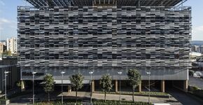 Dubbele gevel als televisieruis siert Beiroet