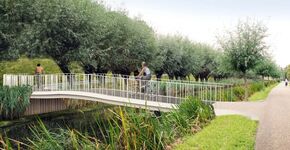 Oplevering duurzame lichtgewicht Fietsbrug in Maassluis