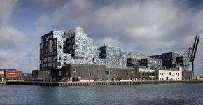 Gevel van 12.000 zonnepanelen voor ’school van de toekomst’