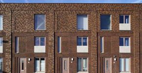 Ambachtelijk baksteengebruik in prefab betonnen gevel