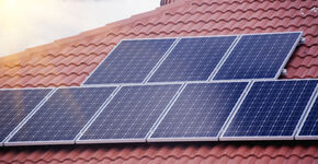 Zonnepanelen op scholen aangemoedigd met fonds