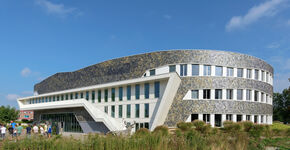 Aluminium gevel maakt school gezonder, duurzamer en mooier