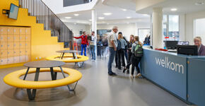 Picknicktafels en banken voor Gomarus College