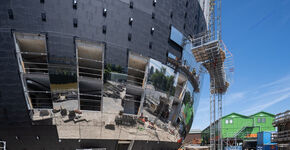 De verbinding tussen de vierde en vijfde gevel