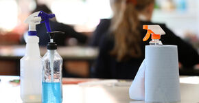 Geen extra coronamaatregelen voor scholen, aldus Slob