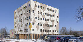 Verouderd kantoorpand transformeert tot duurzaam opvanghuis