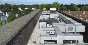 Het verhelpen van daklekkages bij appartementencomplexen