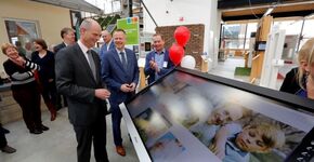 Minister Blok onder de indruk van WoonWijzerWinkel